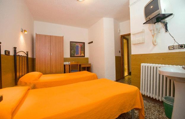 Hostal Lizana Huesca Esterno foto